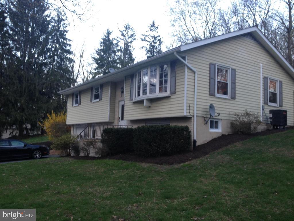 320 Hillside Road Elizabethtown, PA 17022 - Photo 3 of 21 Gallery Image 3