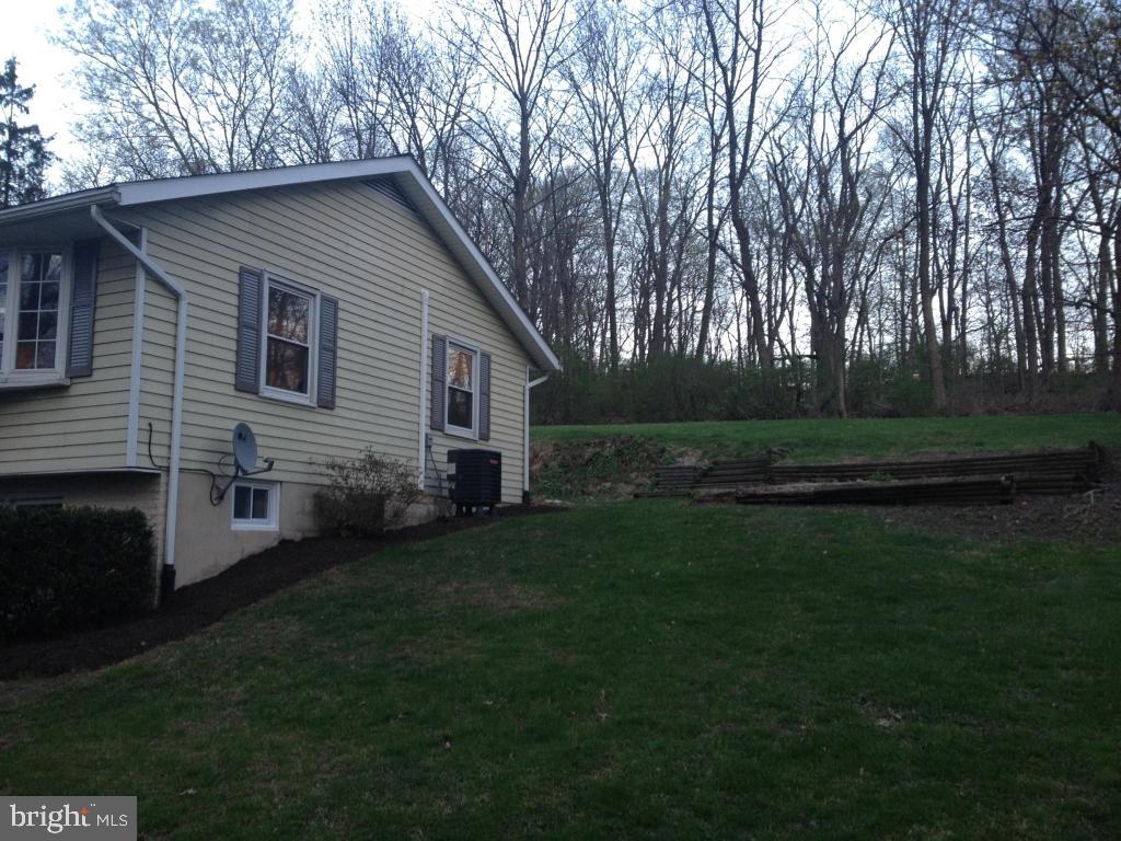 320 Hillside Road Elizabethtown, PA 17022 - Photo 4 of 21 Gallery Image 4