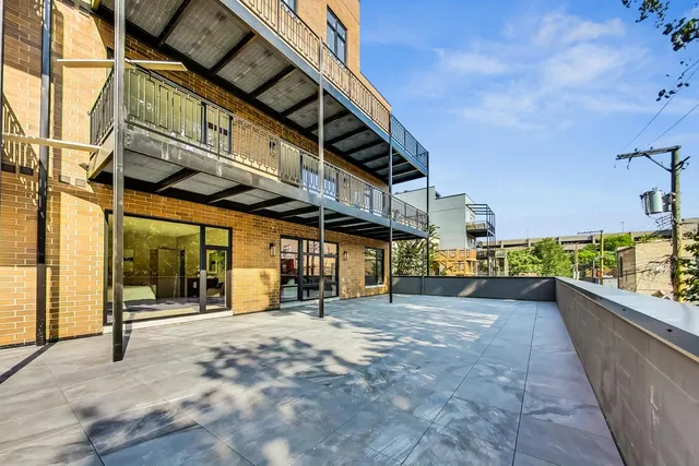 $740,000 | 1317 North Western Avenue, Unit 202, Chicago, IL 60622