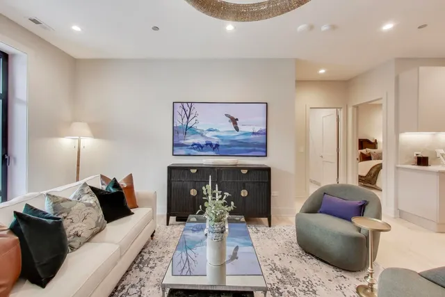 $740,000 | 1317 North Western Avenue, Unit 202, Chicago, IL 60622