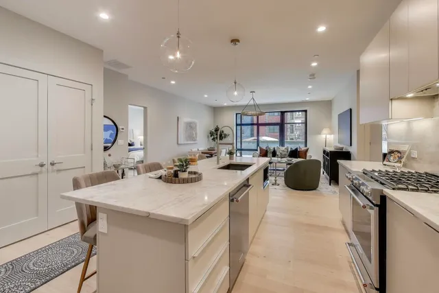 $740,000 | 1317 North Western Avenue, Unit 202, Chicago, IL 60622