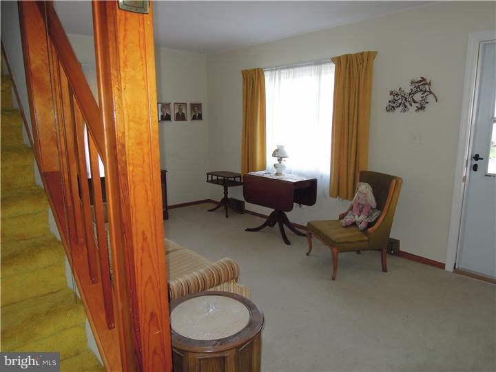 47 Collins Road Hamilton, NJ 08619 - Photo 2 of 14 Living Room