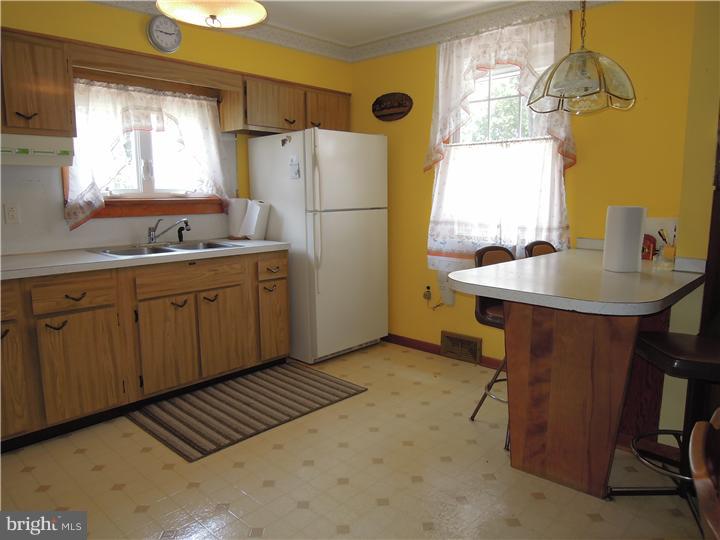 47 Collins Road Hamilton, NJ 08619 - Photo 3 of 14 Kitchen