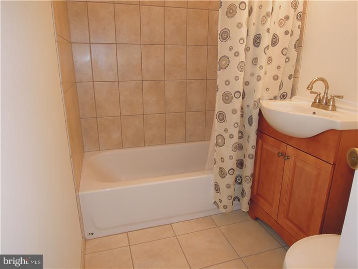47 Collins Road Hamilton, NJ 08619 - Photo 9 of 14 Bathroom