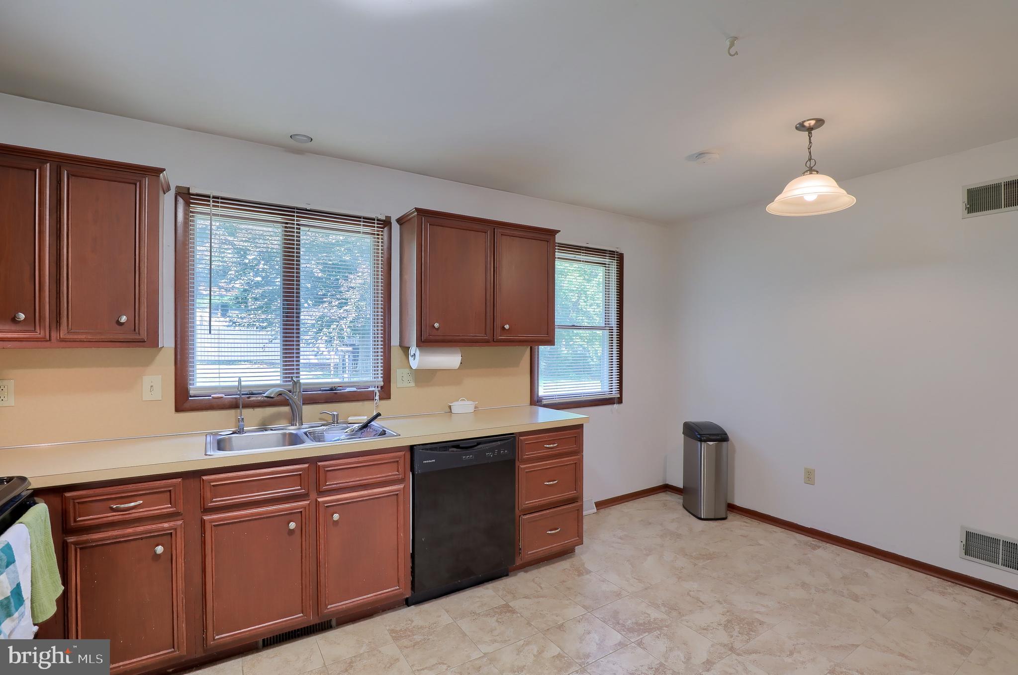 1117 Stony Battery Road Lancaster, PA 17601 - Photo 10 of 25 Gallery Image 10