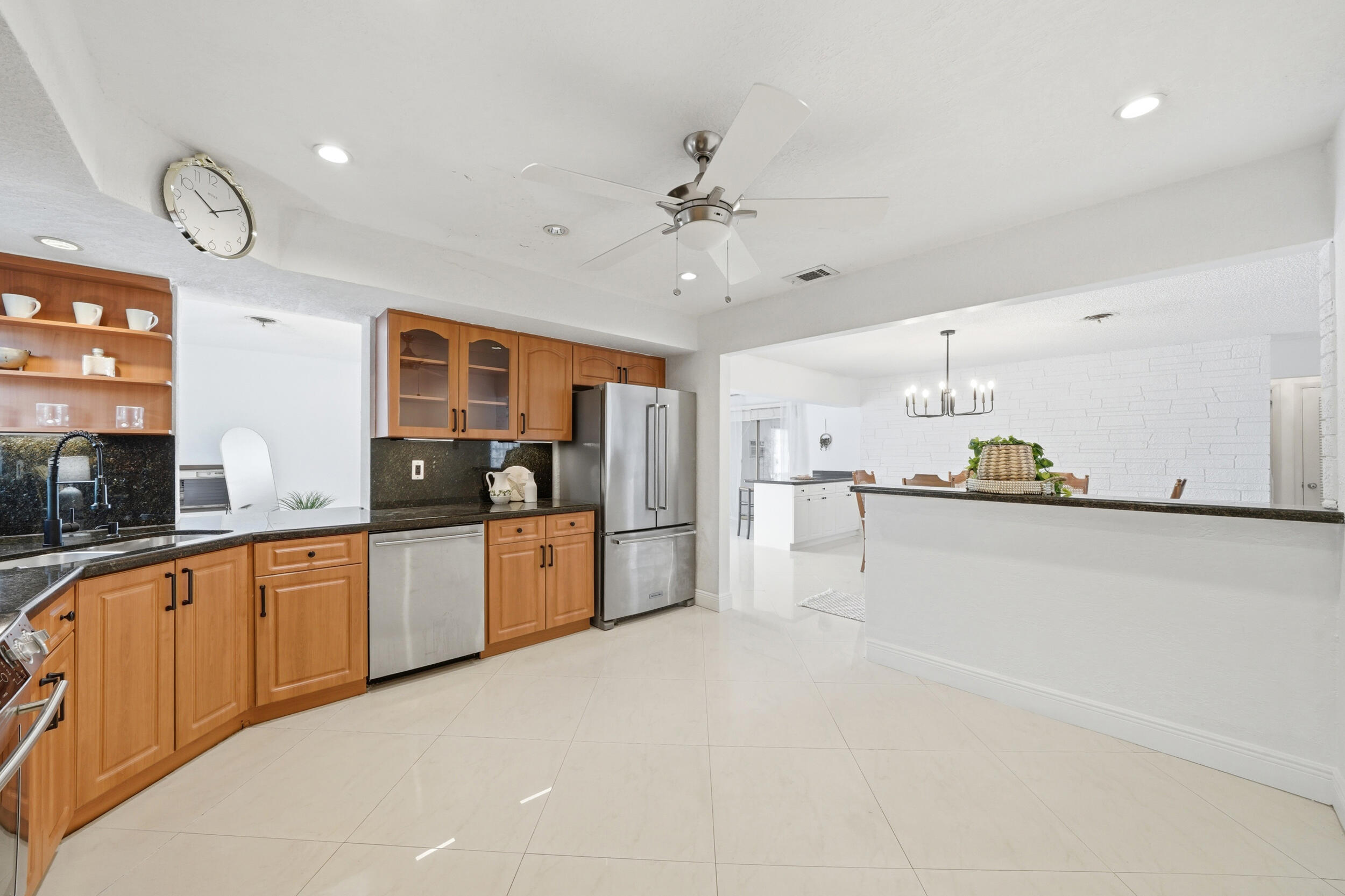 5501 Monroe Street Hollywood, FL 33021 - Photo 24 of 31 089