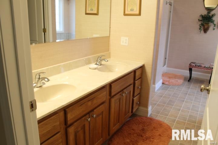 3001 Pine Ridge Drive Herrin, IL 62948 - Photo 12 of 28 Gallery Image 12