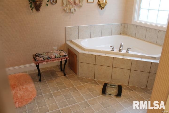 3001 Pine Ridge Drive Herrin, IL 62948 - Photo 13 of 28 Gallery Image 13