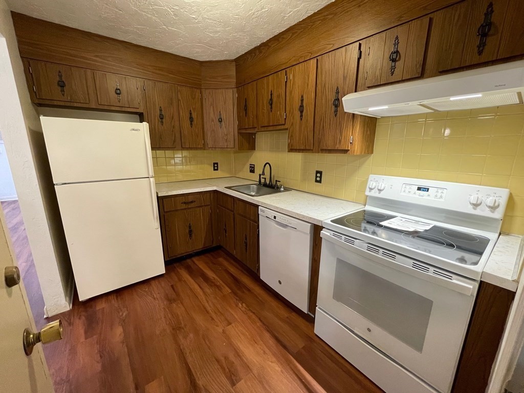 23 Erick Road, Unit 12 Mansfield, MA 02048 - Photo 2 of 12