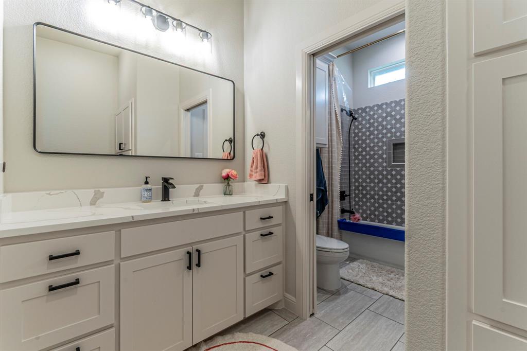 150 Las Brisas Drive Decatur, TX 76234 - Photo 18 of 32 Full bathroom featuring vanity and shower / washtub combination