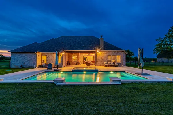 $980,000 | 150 Las Brisas Drive, Decatur, TX 76234