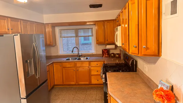 $1,800 | 5501 North California Avenue, Unit 1N, Chicago, IL 60625