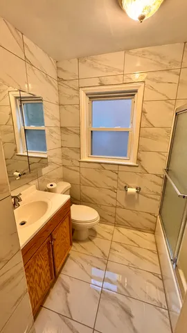 $1,800 | 5501 North California Avenue, Unit 1N, Chicago, IL 60625