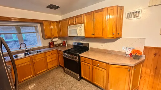 $1,800 | 5501 North California Avenue, Unit 1N, Chicago, IL 60625