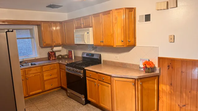 $1,800 | 5501 North California Avenue, Unit 1N, Chicago, IL 60625