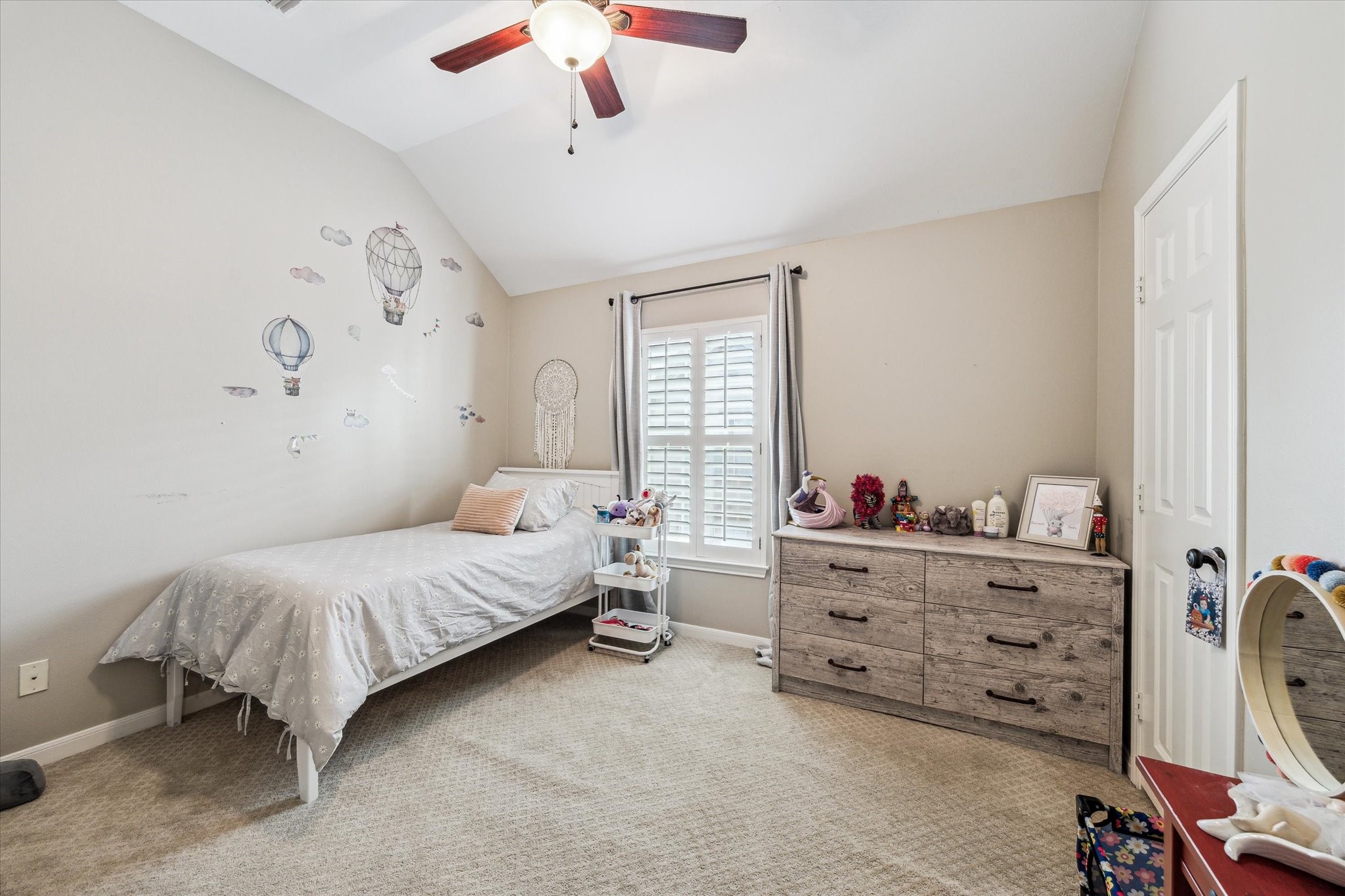 920 Cohn Street Houston, TX 77007 - Photo 18 of 24 Secondary bedroom on the 3rd floor.