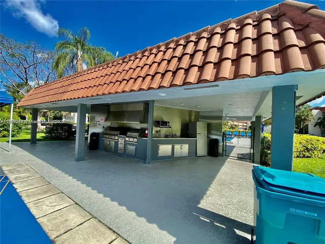 $2,500 | 671 South Hollybrook Drive, Unit 104, Pembroke Pines, FL 33025