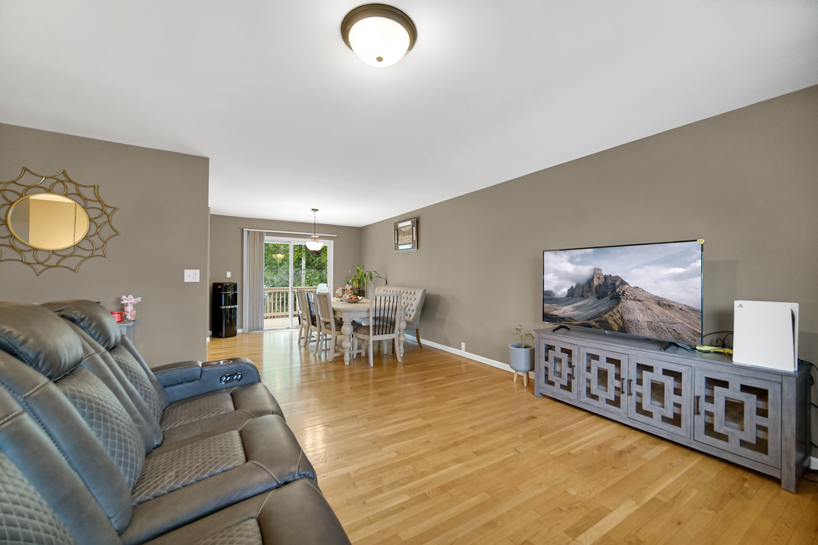 609 West Romeo Road Romeoville, IL 60446 - Photo 4 of 23 a living room with furniture and wooden floor