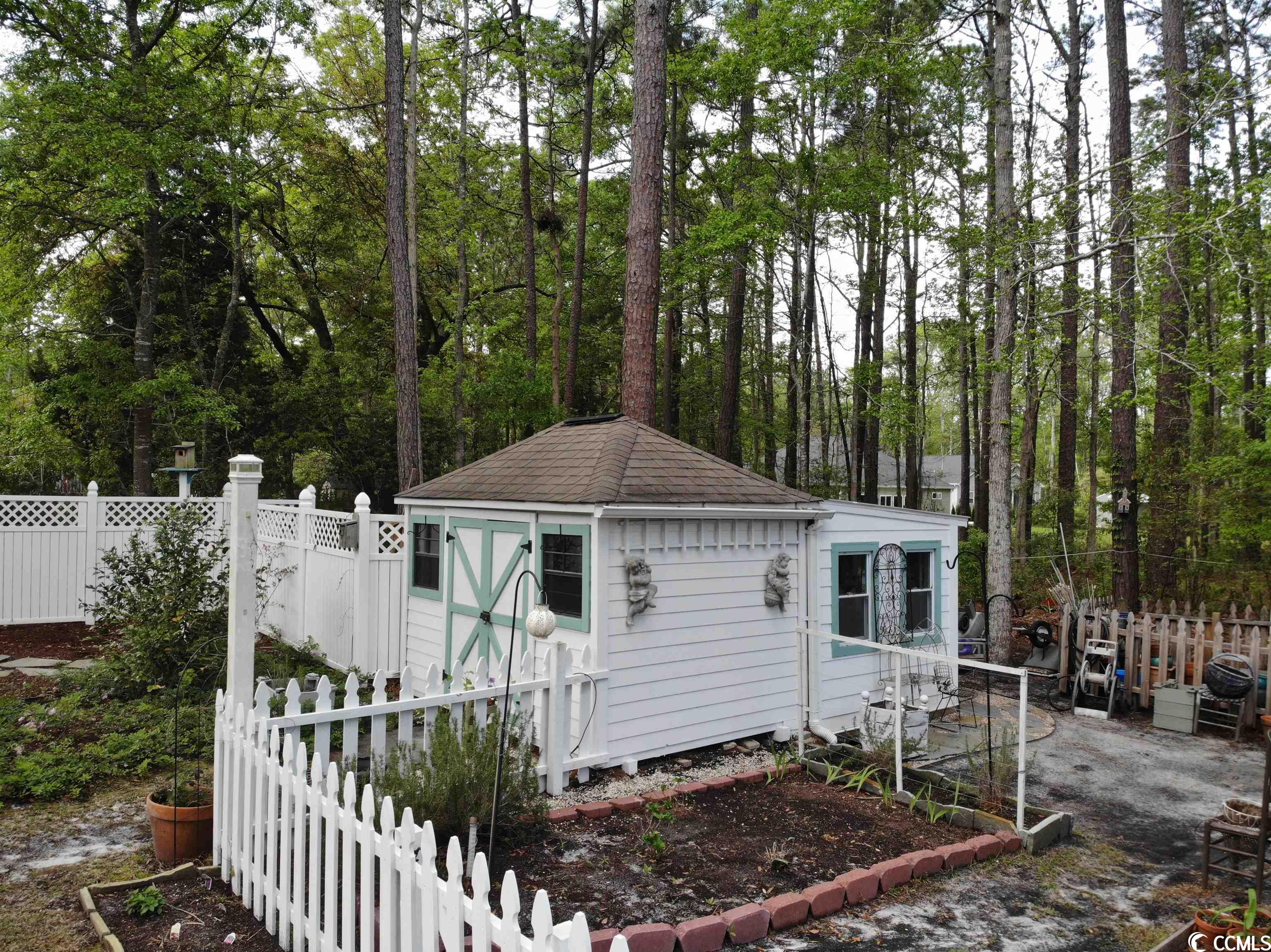 608 County Rd S-22-758 Pawleys Island, SC 29585 - Photo 5 of 40