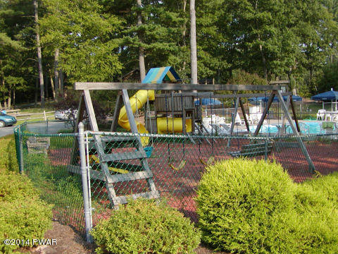 322 Ridgewood Lane Hawley, PA 18428 - Photo 6 of 8