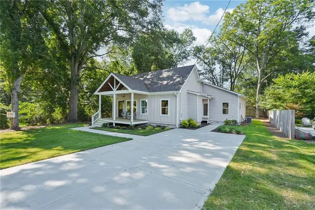 $3,600 | 1036 Dell Avenue Southeast, Smyrna, GA 30080