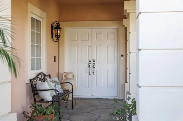 a view of entryway with livingroom