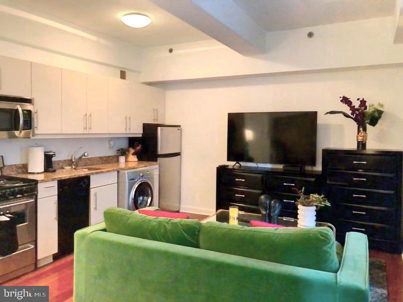 219-29 South 18th Street, Unit 404 Philadelphia, PA 19103 - Photo 2 of 28