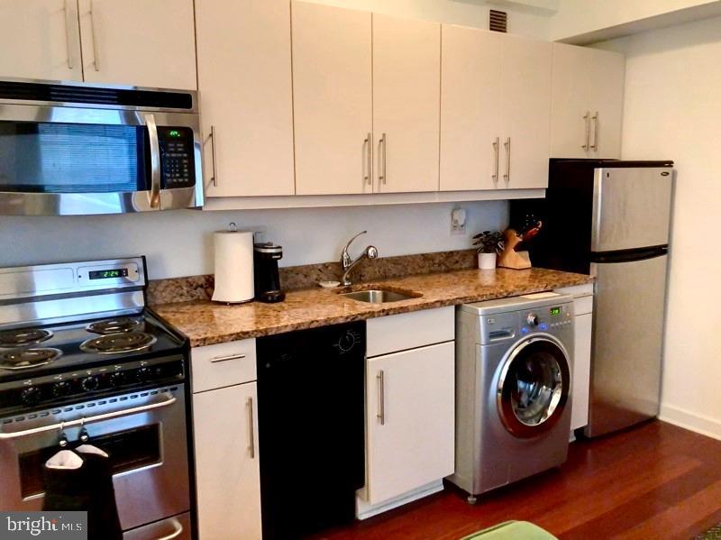 219-29 South 18th Street, Unit 404 Philadelphia, PA 19103 - Photo 6 of 28