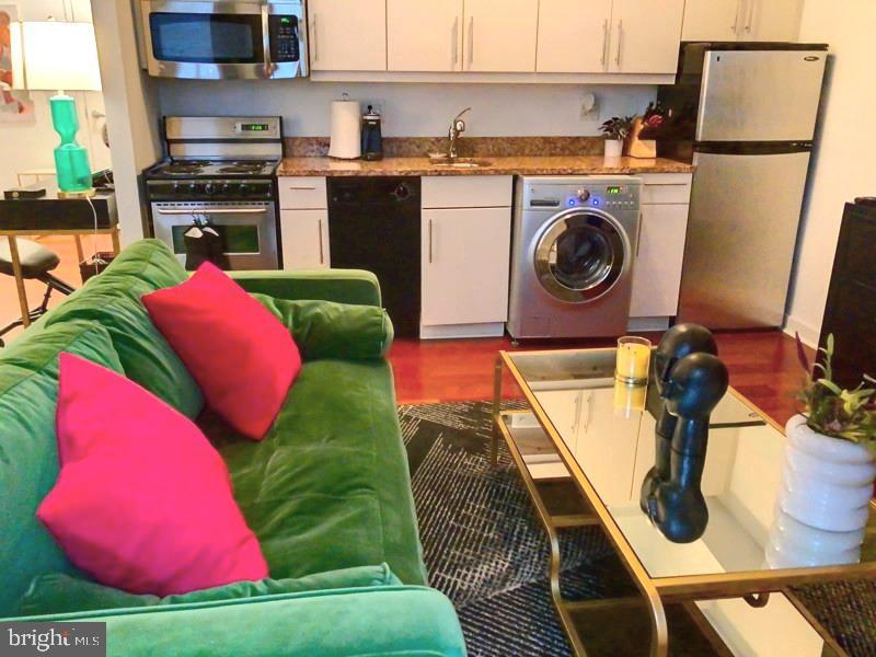 219-29 South 18th Street, Unit 404 Philadelphia, PA 19103 - Photo 7 of 28