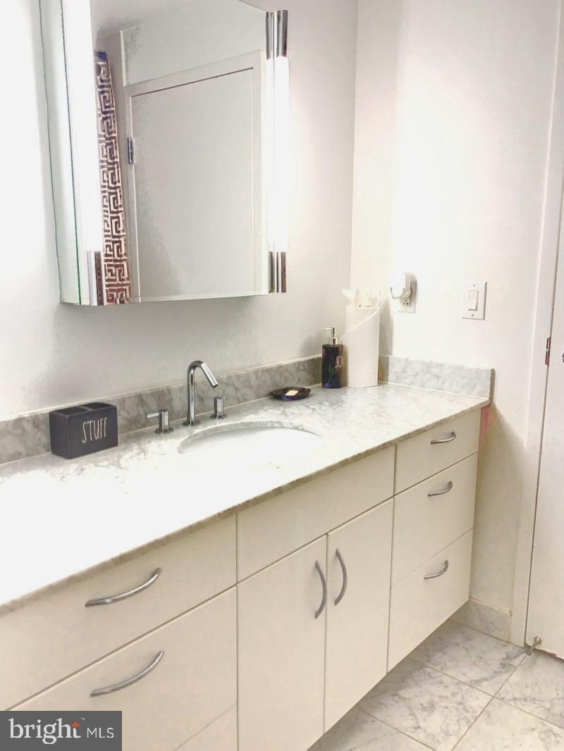 219-29 South 18th Street, Unit 404 Philadelphia, PA 19103 - Photo 9 of 28