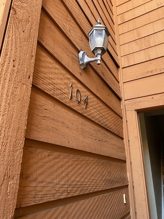 a street sign on a wooden wall