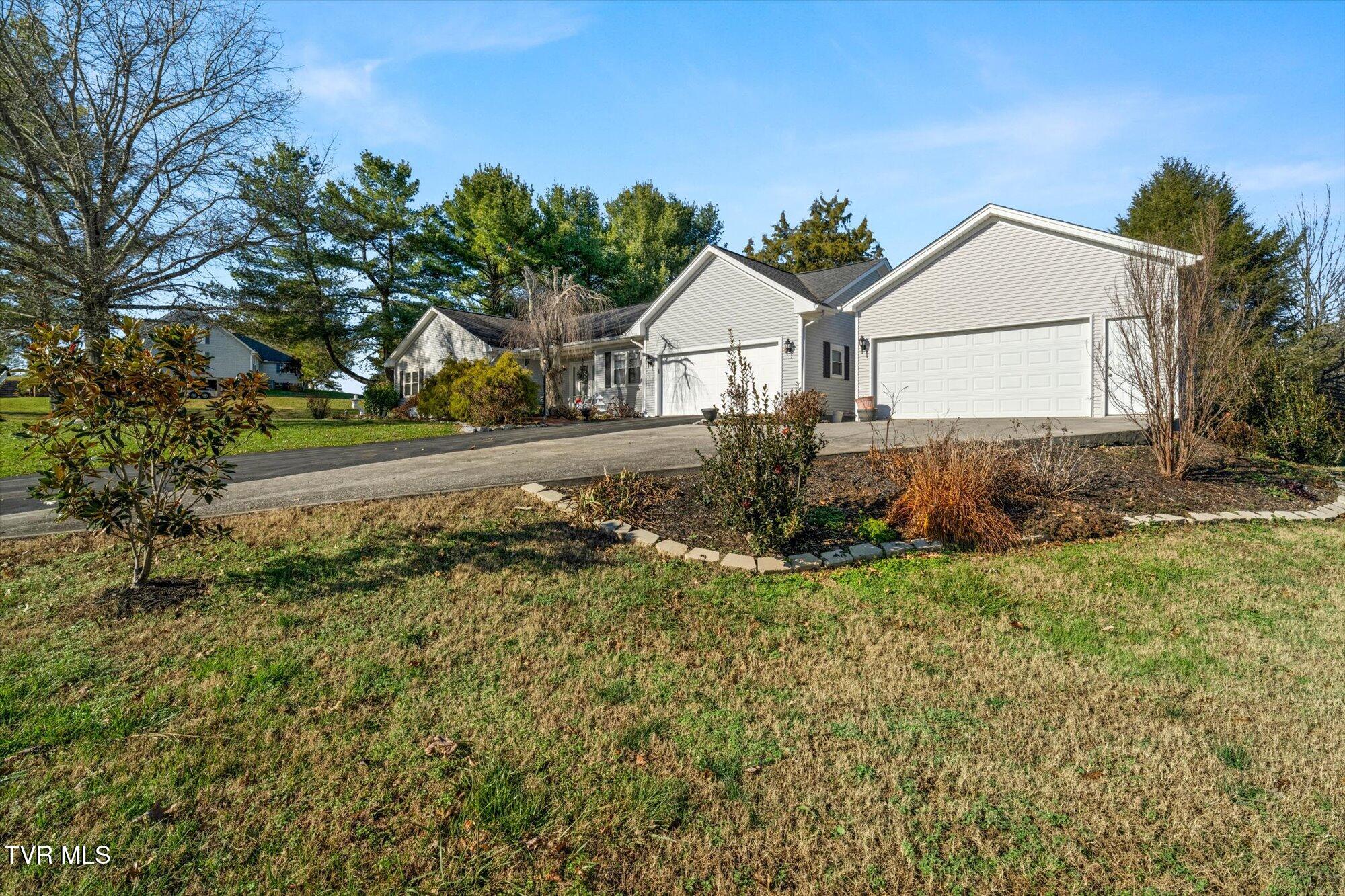 8190 Greenbriar Road Talbott, TN 37877 - Photo 4 of 29 04-8190-Greenbriar-Rd-Talbott-TN-4