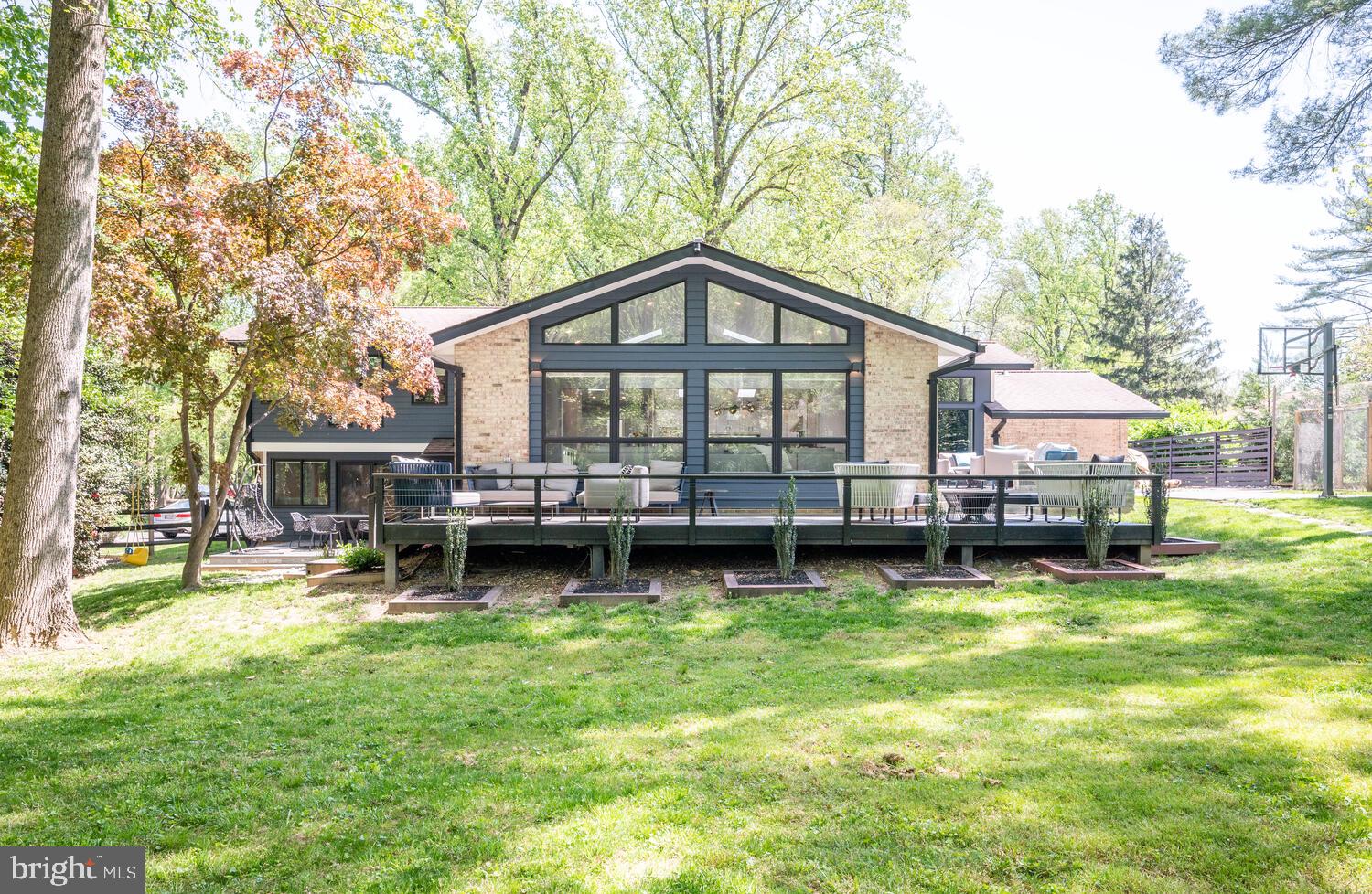 8105 Glenmore Spring Road Bethesda, MD 20817 - Photo 5 of 69