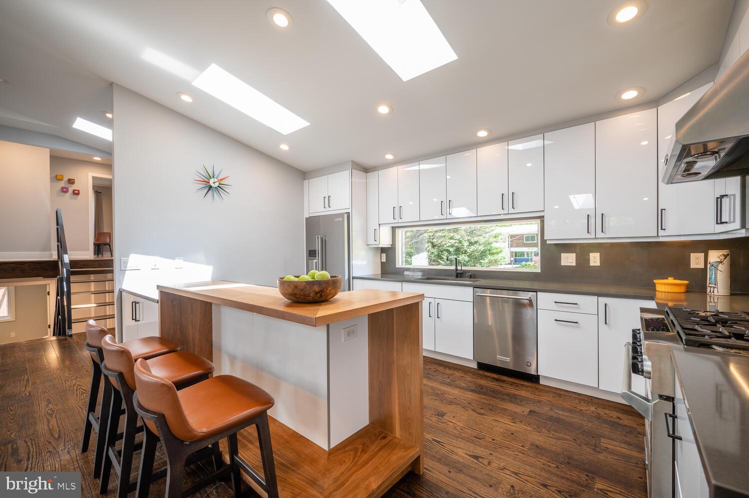 8105 Glenmore Spring Road Bethesda, MD 20817 - Photo 7 of 69