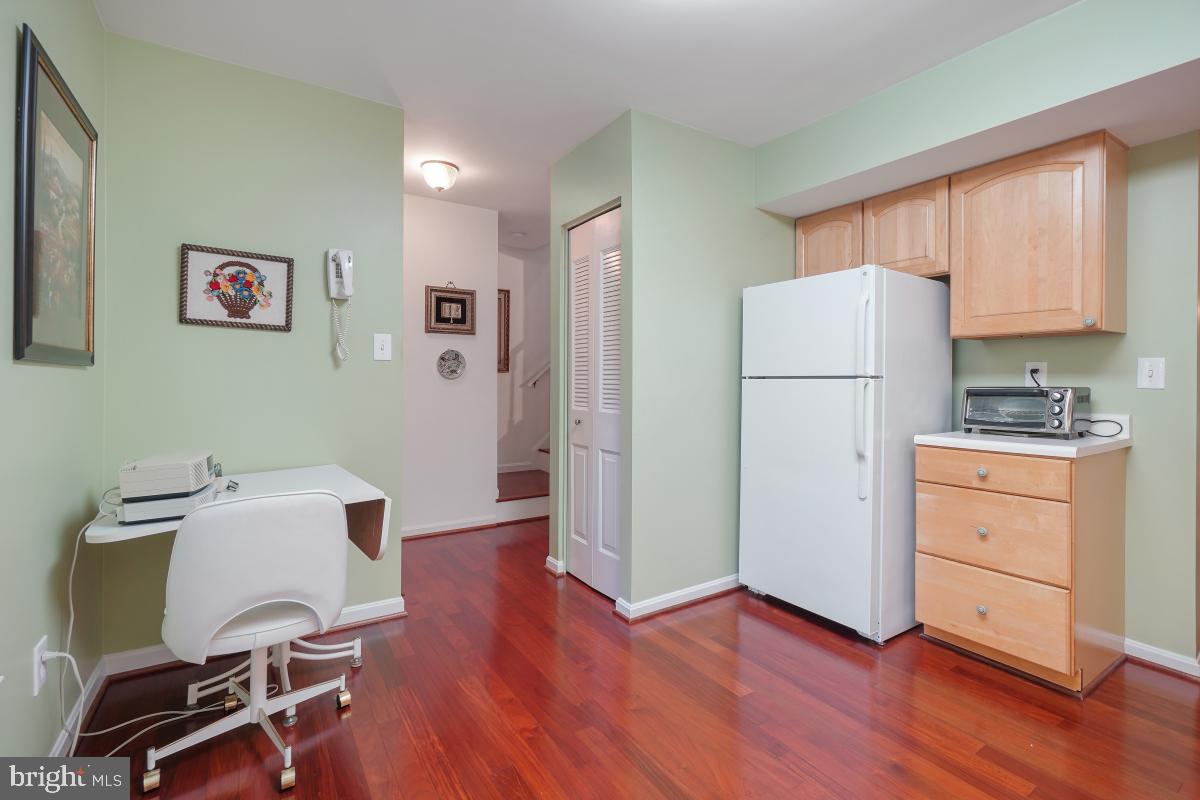 2177 Pond View Court Reston, VA 20191 - Photo 11 of 45 Gallery Image 11