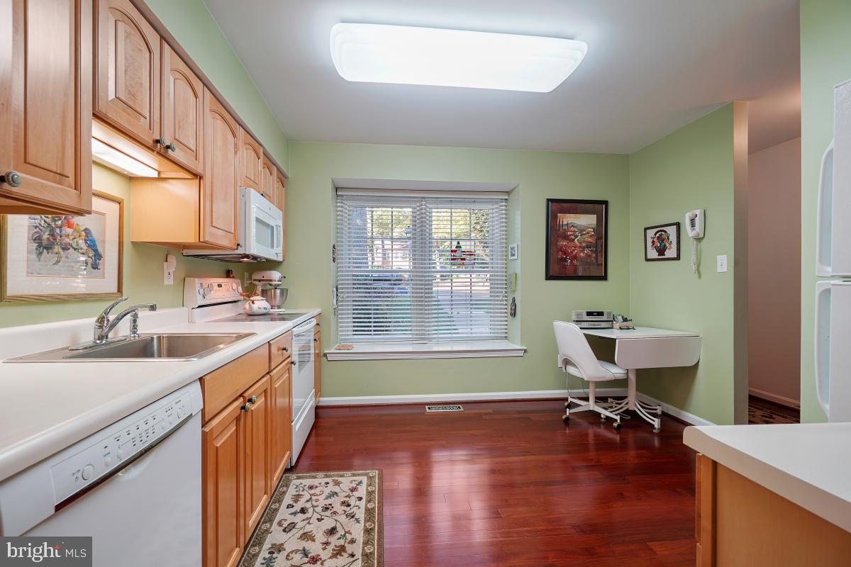 2177 Pond View Court Reston, VA 20191 - Photo 12 of 45 Gallery Image 12