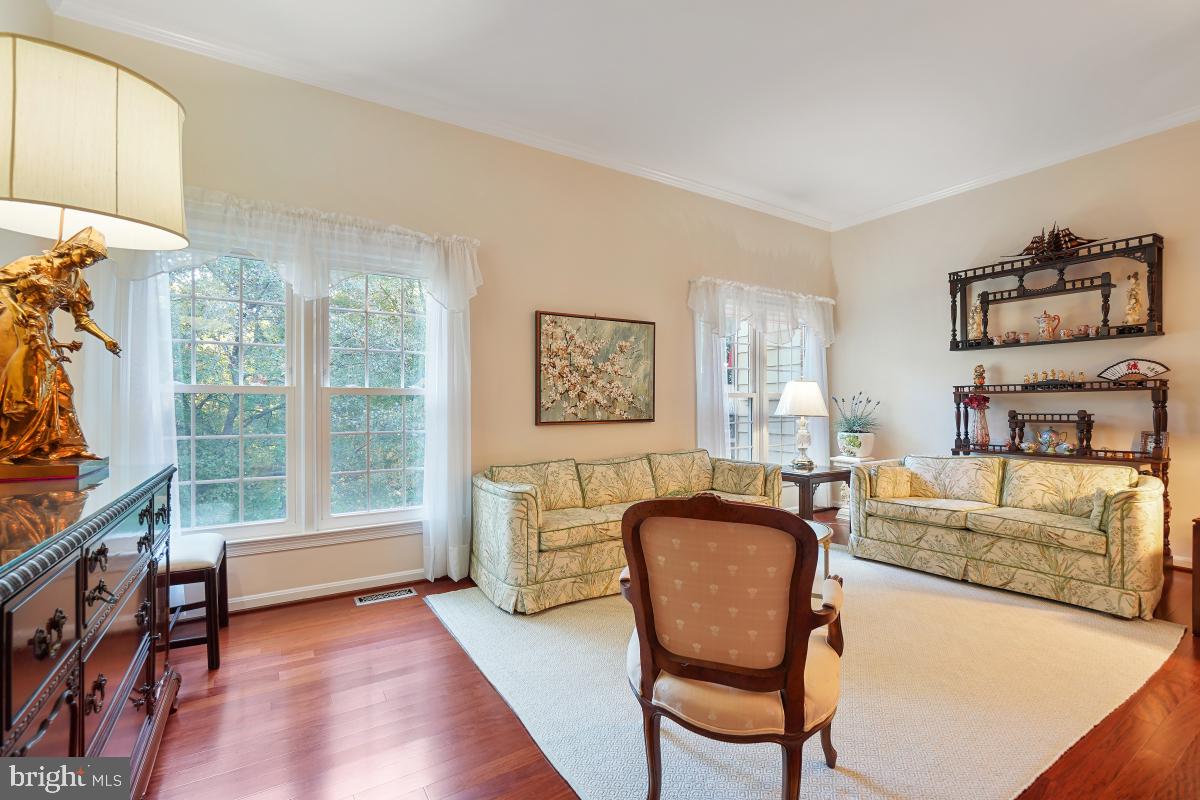 2177 Pond View Court Reston, VA 20191 - Photo 16 of 45 Gallery Image 16
