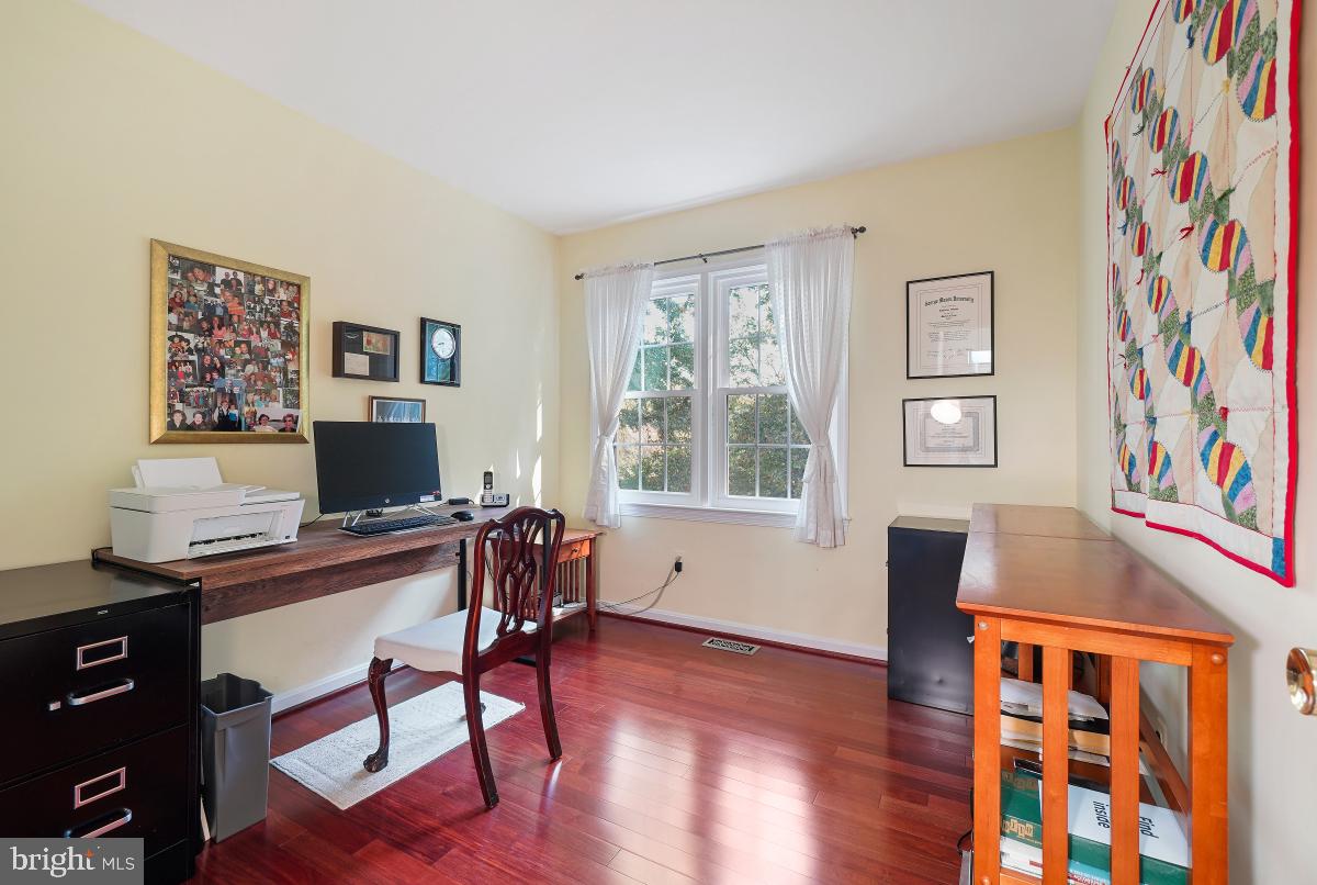 2177 Pond View Court Reston, VA 20191 - Photo 26 of 45 Gallery Image 26