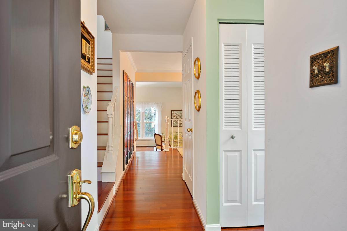 2177 Pond View Court Reston, VA 20191 - Photo 4 of 45 Gallery Image 4