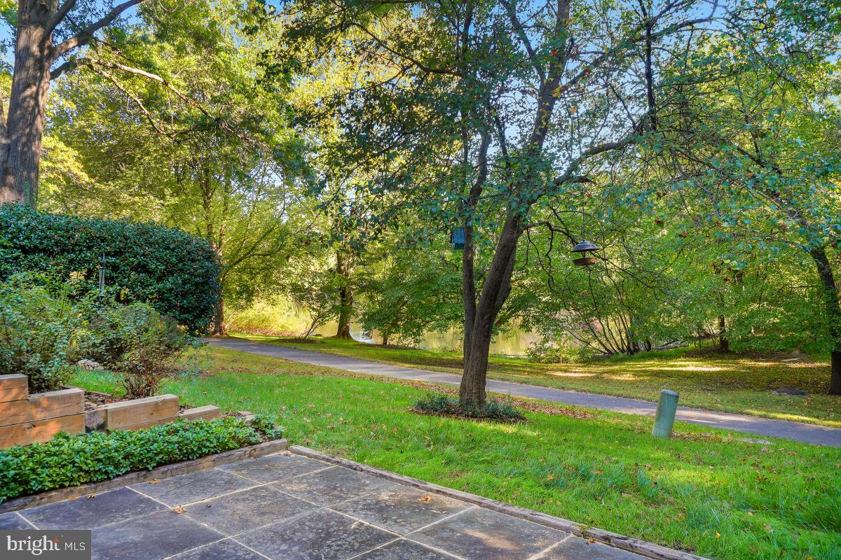 2177 Pond View Court Reston, VA 20191 - Photo 43 of 45 Gallery Image 43