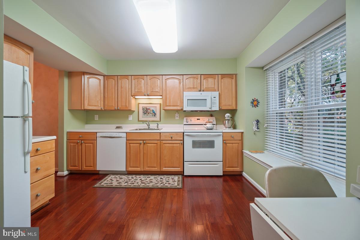 2177 Pond View Court Reston, VA 20191 - Photo 8 of 45 Gallery Image 8