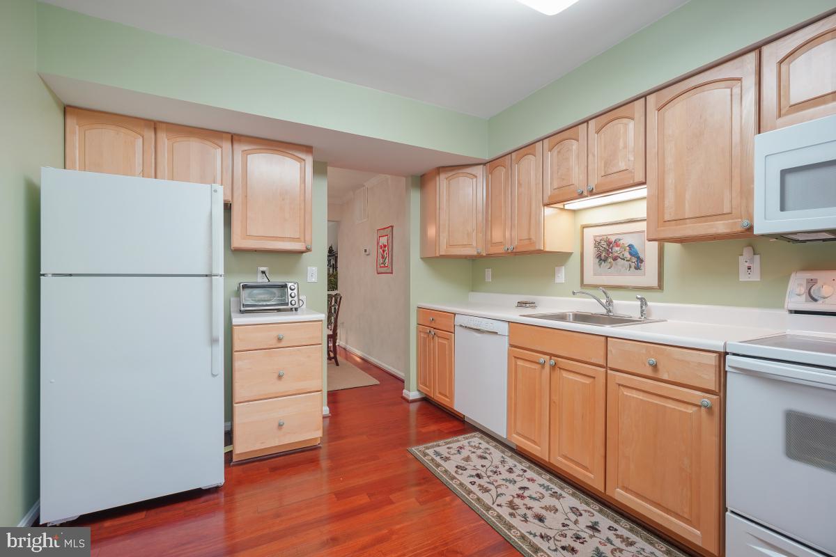 2177 Pond View Court Reston, VA 20191 - Photo 9 of 45 Gallery Image 9