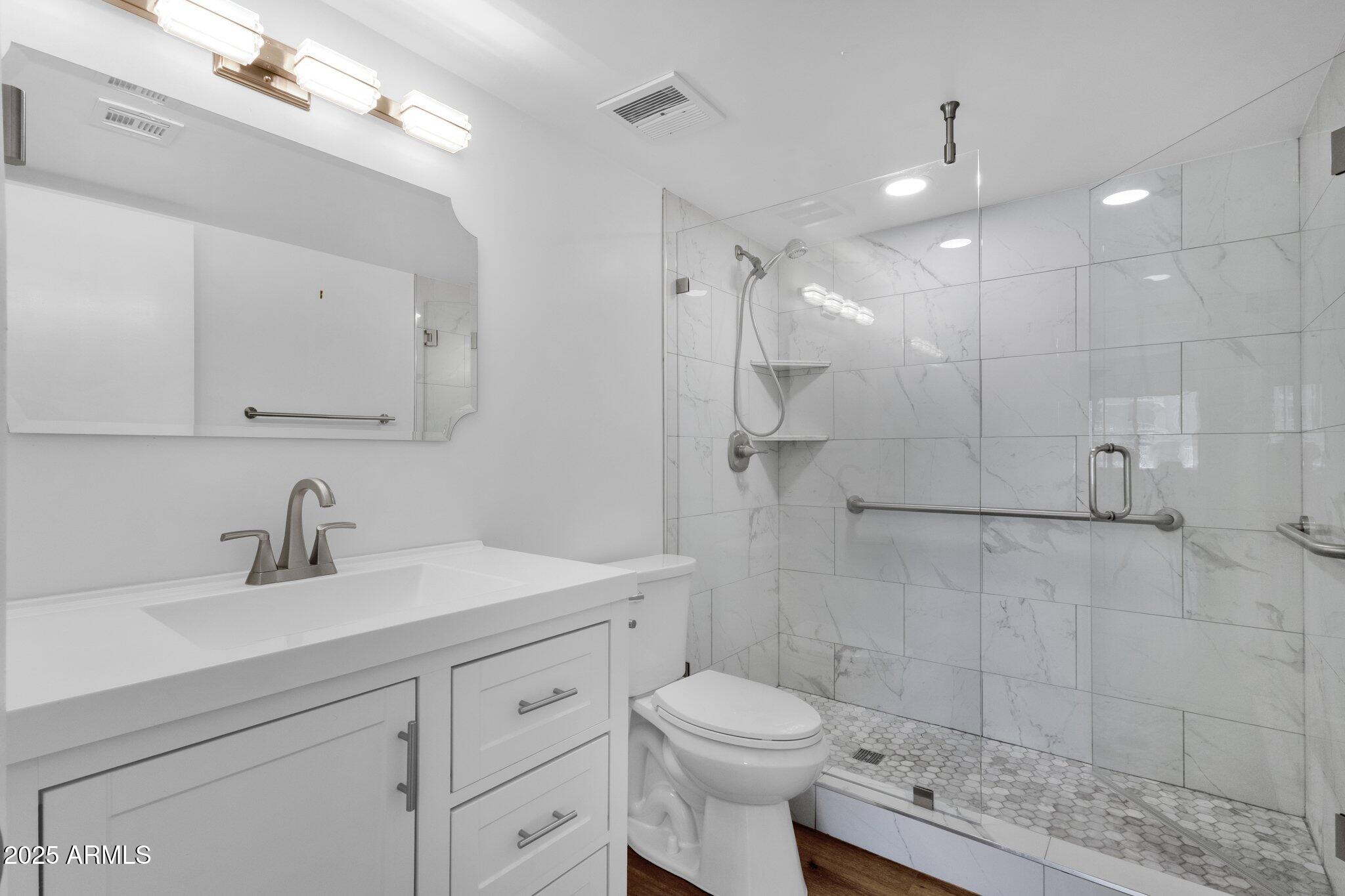 7920 East Camelback Road, Unit 104 Scottsdale, AZ 85251 - Photo 14 of 30 Primary bathroom