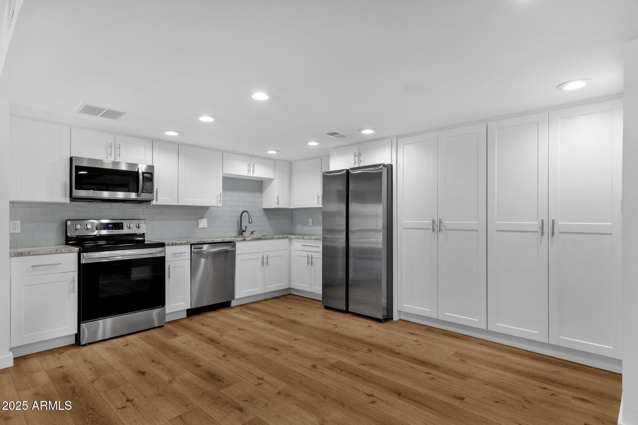 7920 East Camelback Road, Unit 104 Scottsdale, AZ 85251 - Photo 3 of 30 Kitchen