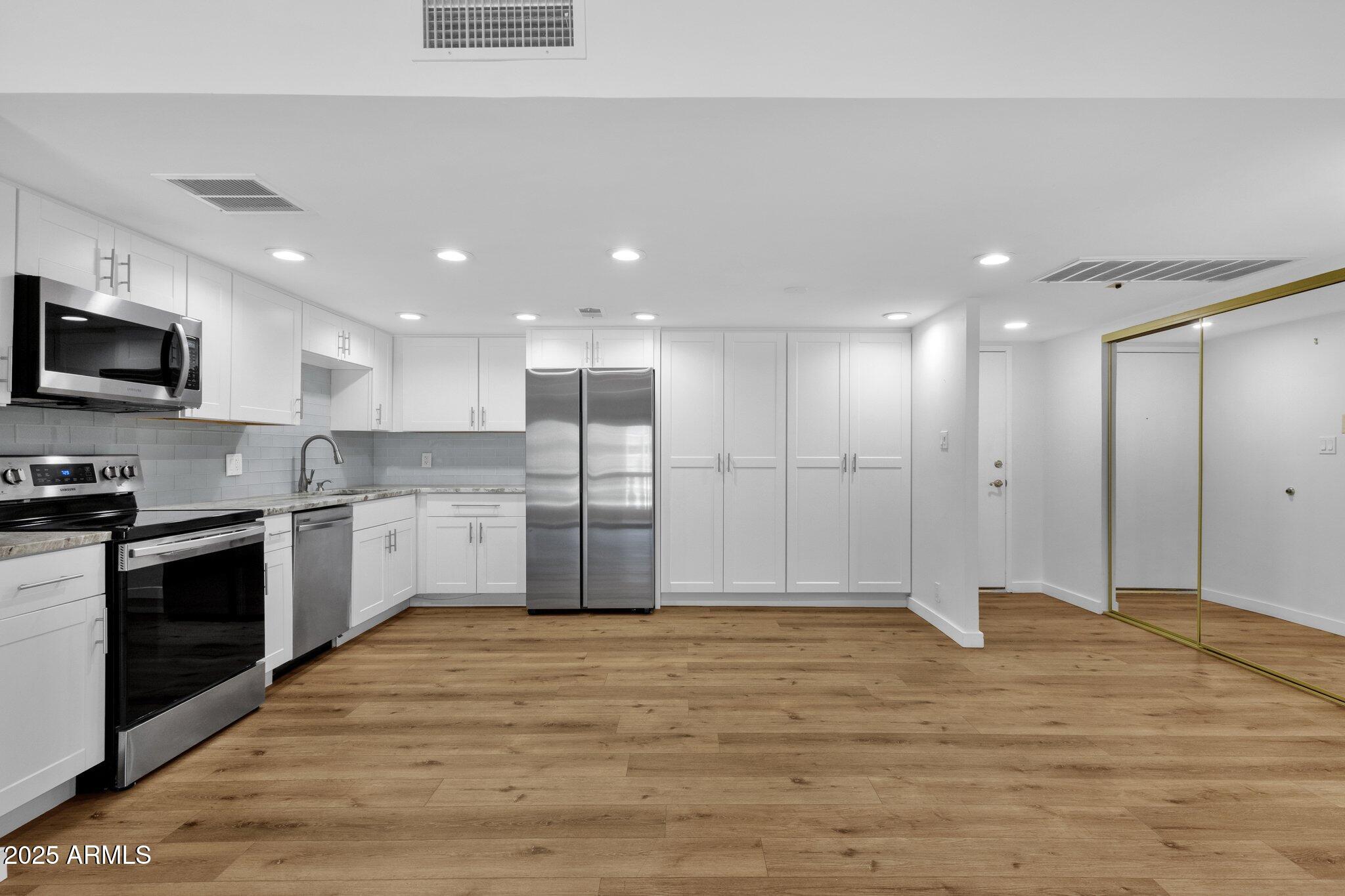 7920 East Camelback Road, Unit 104 Scottsdale, AZ 85251 - Photo 5 of 30 Kitchen