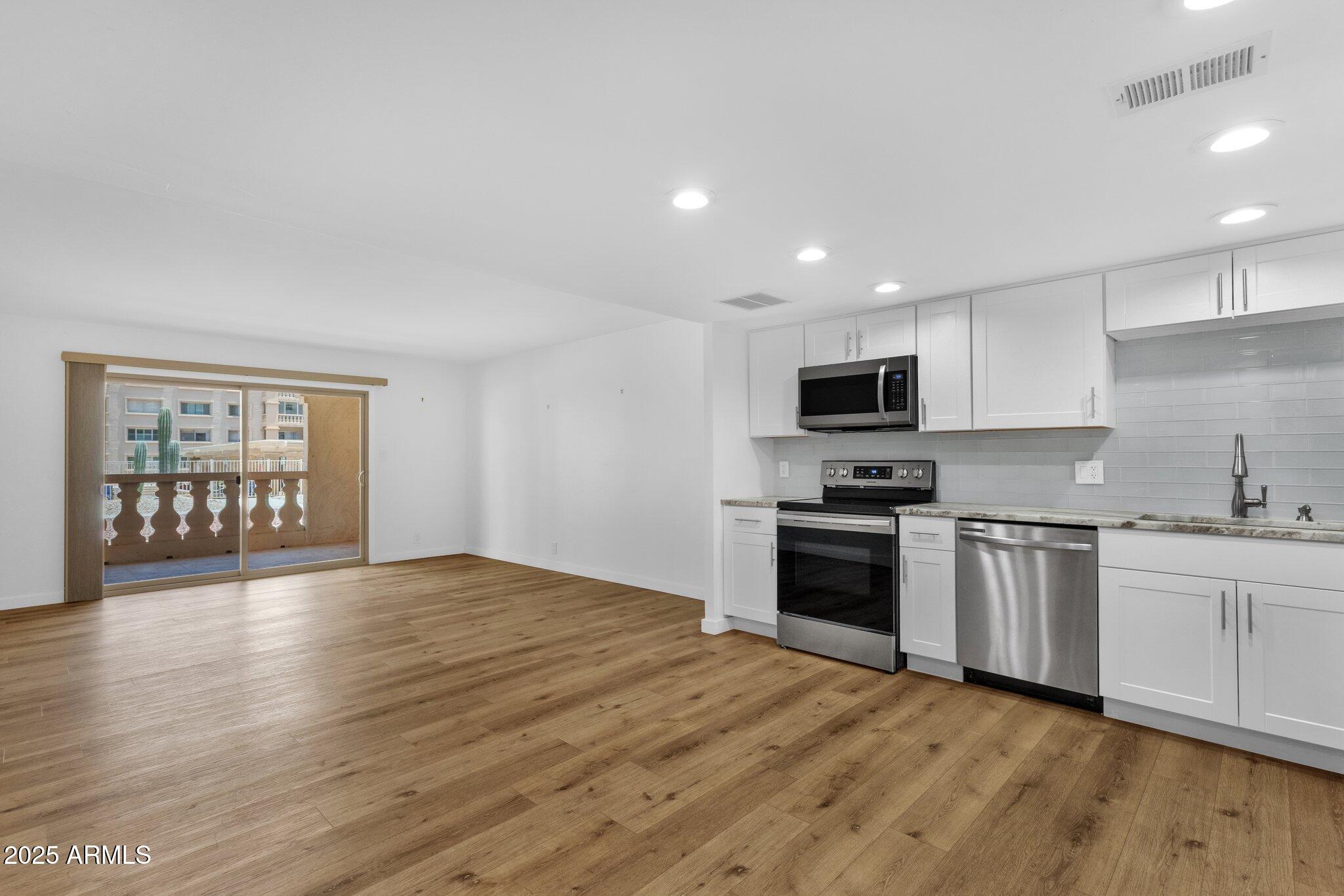 7920 East Camelback Road, Unit 104 Scottsdale, AZ 85251 - Photo 6 of 30 Great room