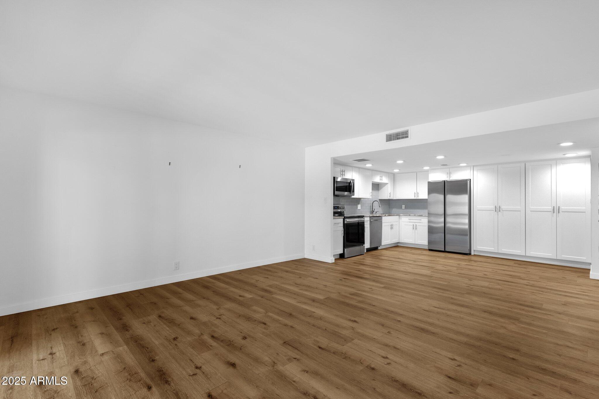 7920 East Camelback Road, Unit 104 Scottsdale, AZ 85251 - Photo 8 of 30 Great room