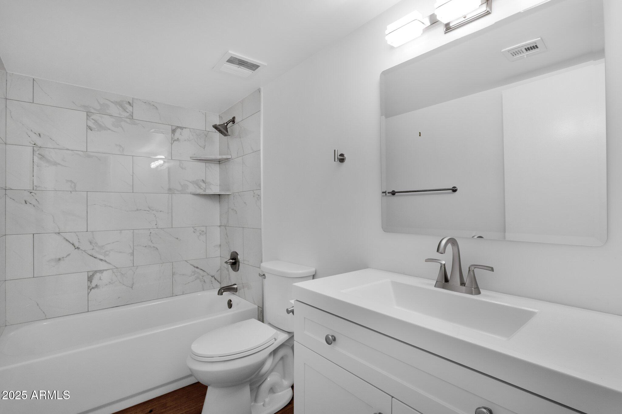 7920 East Camelback Road, Unit 104 Scottsdale, AZ 85251 - Photo 9 of 30 2nd bathroom