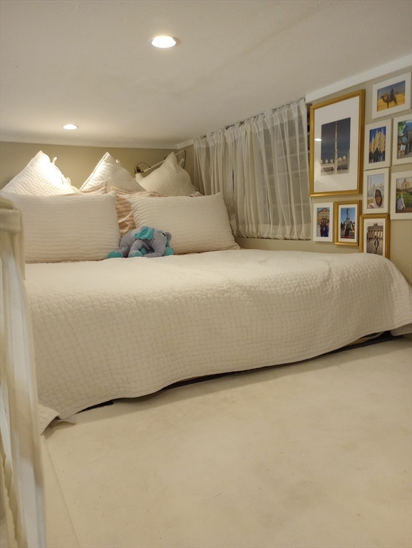 290 Columbus Avenue, Unit 4 Boston, MA 02116 - Photo 4 of 11 a living room with a couch