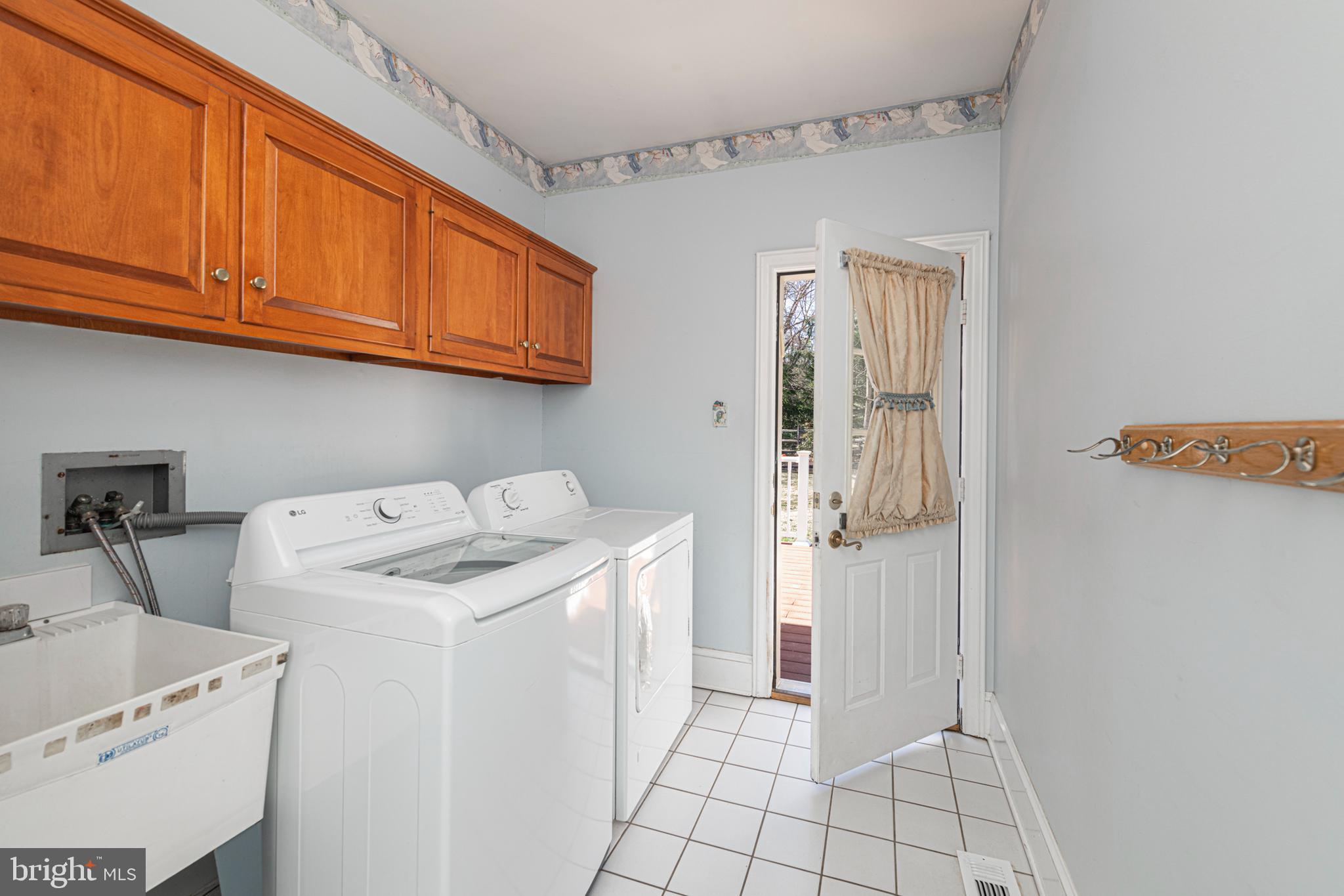 516 Sugartown Road Devon, PA 19333 - Photo 67 of 77 a utility room with dryer and washer